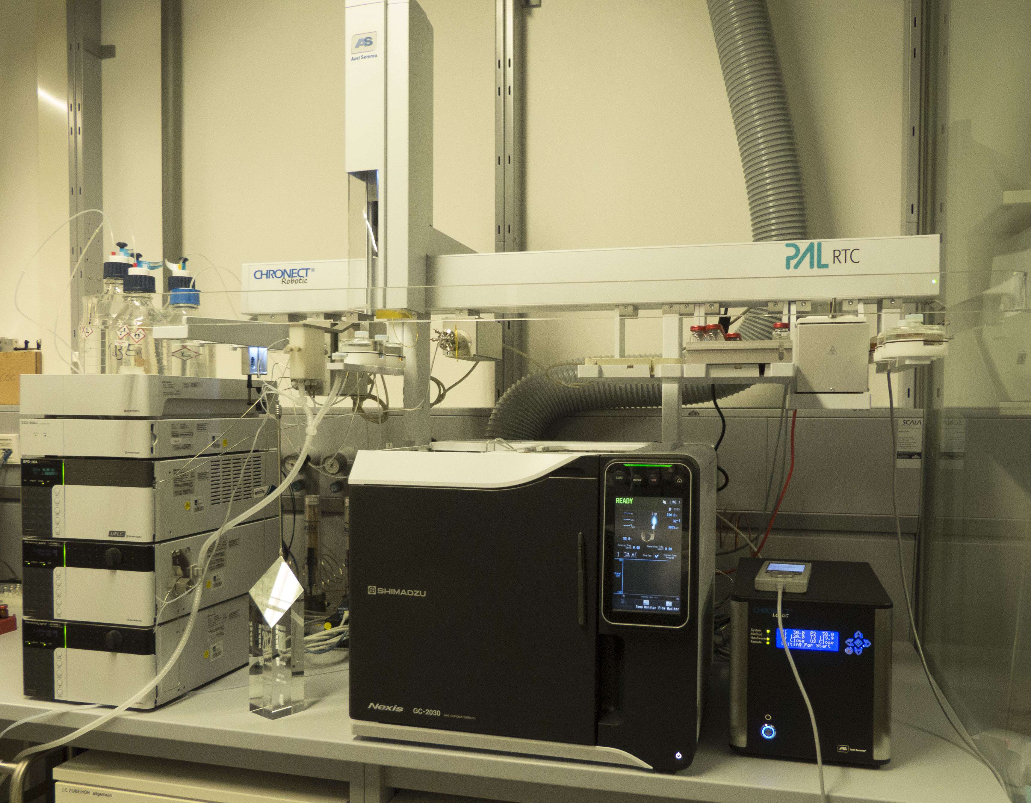 ApplicationAward_CHRONECT_Workstation_Cholesterin_LLBB CHRONECT Workstation Cholesterin von Axel Semrau mit CHRONECT Robotic zur Probenvorbereitung und Shimadzu GC beim LLBB